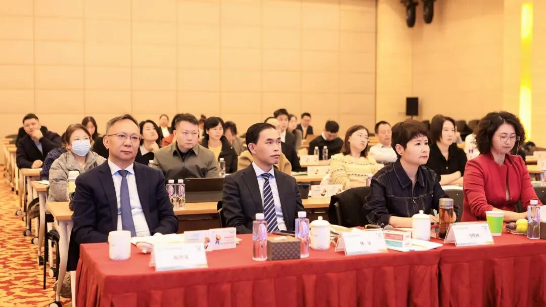 守护视界，共筑光明！南宁爱尔眼科林泉主任受邀主持青少年眼健康与近视综合防控医学交流会