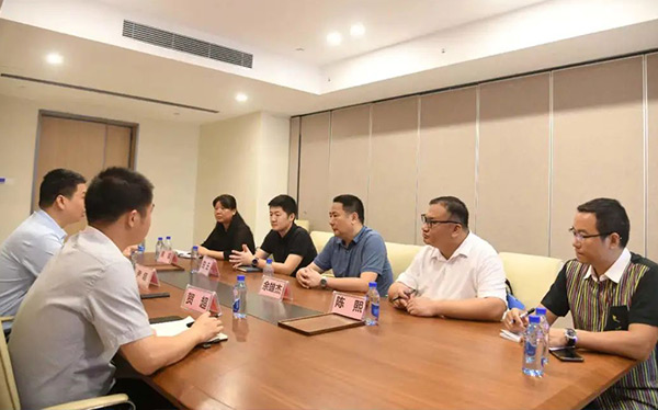 兴宁区统战部走访调研南宁爱尔眼科医院