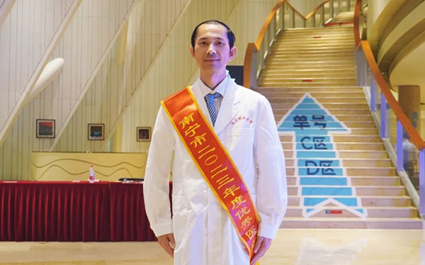 喜报|南宁爱尔眼科医院黄明海博士获南宁市2023年度“百名优秀医师”称号！