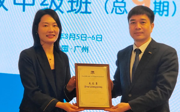 朱良勇院长受邀参加EVO ICL Specialist 国际认证培训