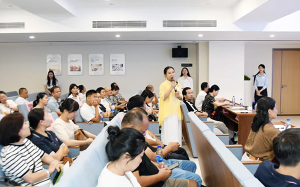 关爱眼部健康，共筑光明视界 ——兴宁区政协委员课堂在南宁爱尔眼科医院圆满举办