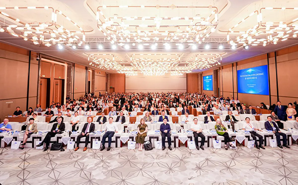 第19届世界近视眼大会，我院林泉教授、蔡莹医生受邀出席