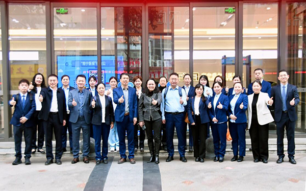 以专业立标杆，以共享促发展——热烈欢迎重庆爱尔眼科高管团队莅临我院参访交流